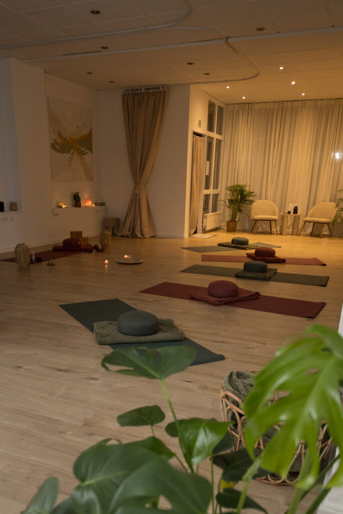 Yoga Lich aura³ Aura-3 Yoga Massage